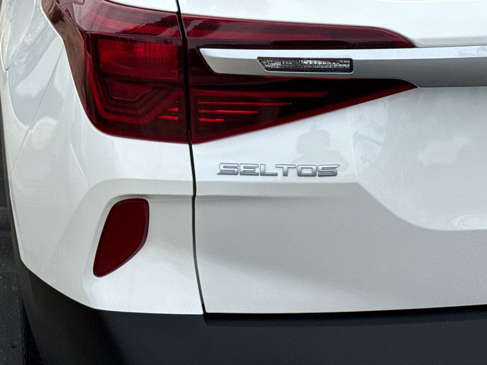 Used 2022 Kia Seltos SX w/ Sunroof Package image 26