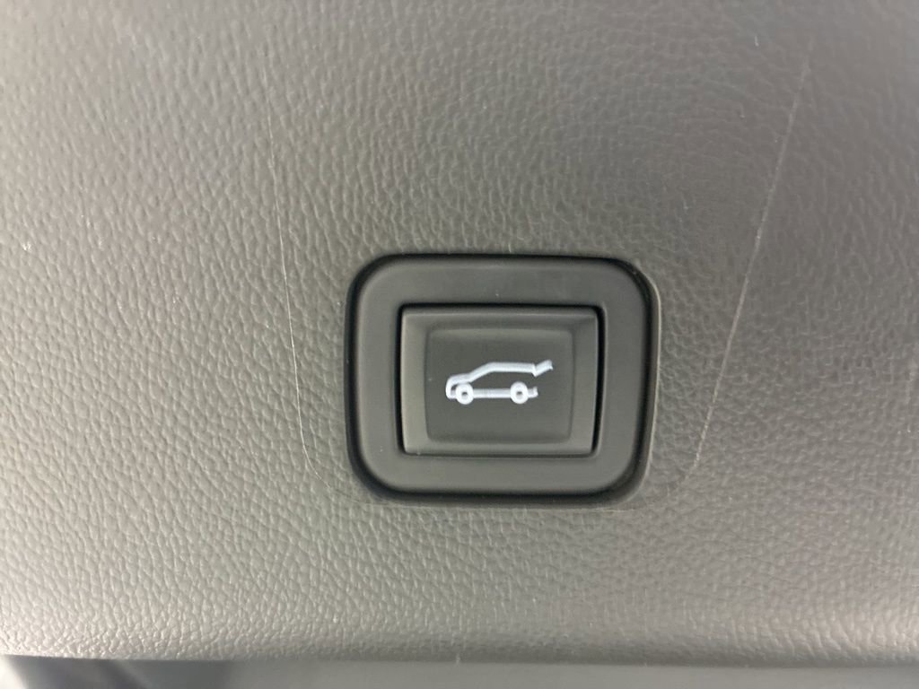 Used 2023 Chevrolet Traverse LT image 39