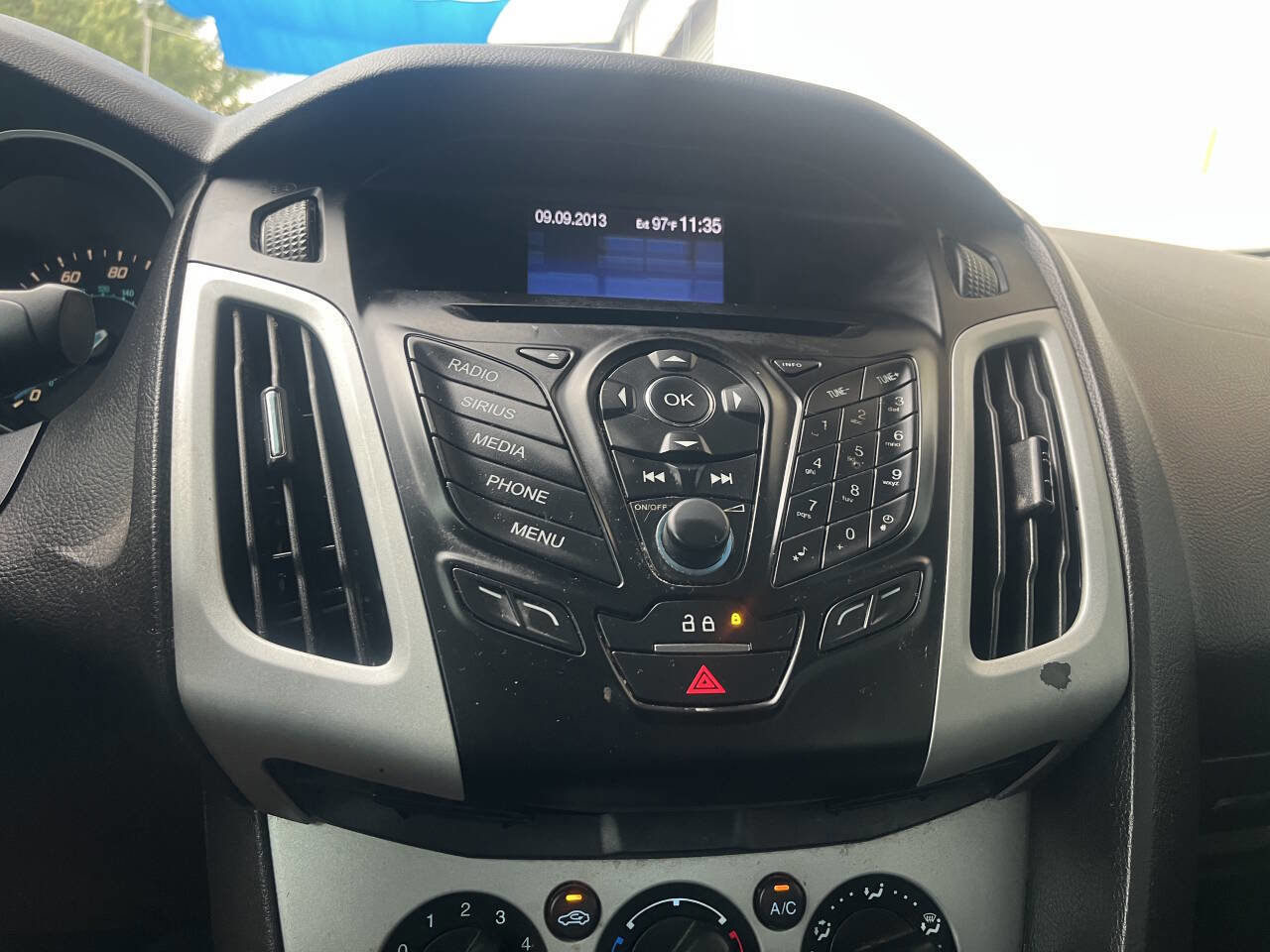 Used 2014 Ford Focus SE w/ SE Sport Package image 23