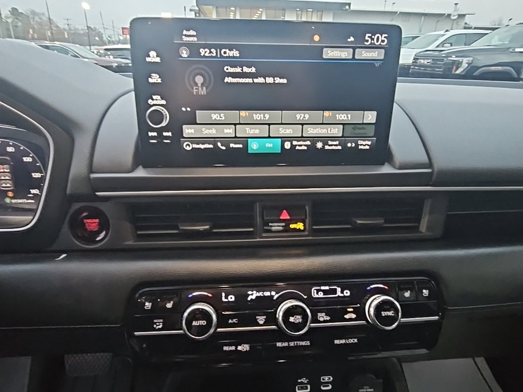 Used 2025 Honda Pilot Elite image 23