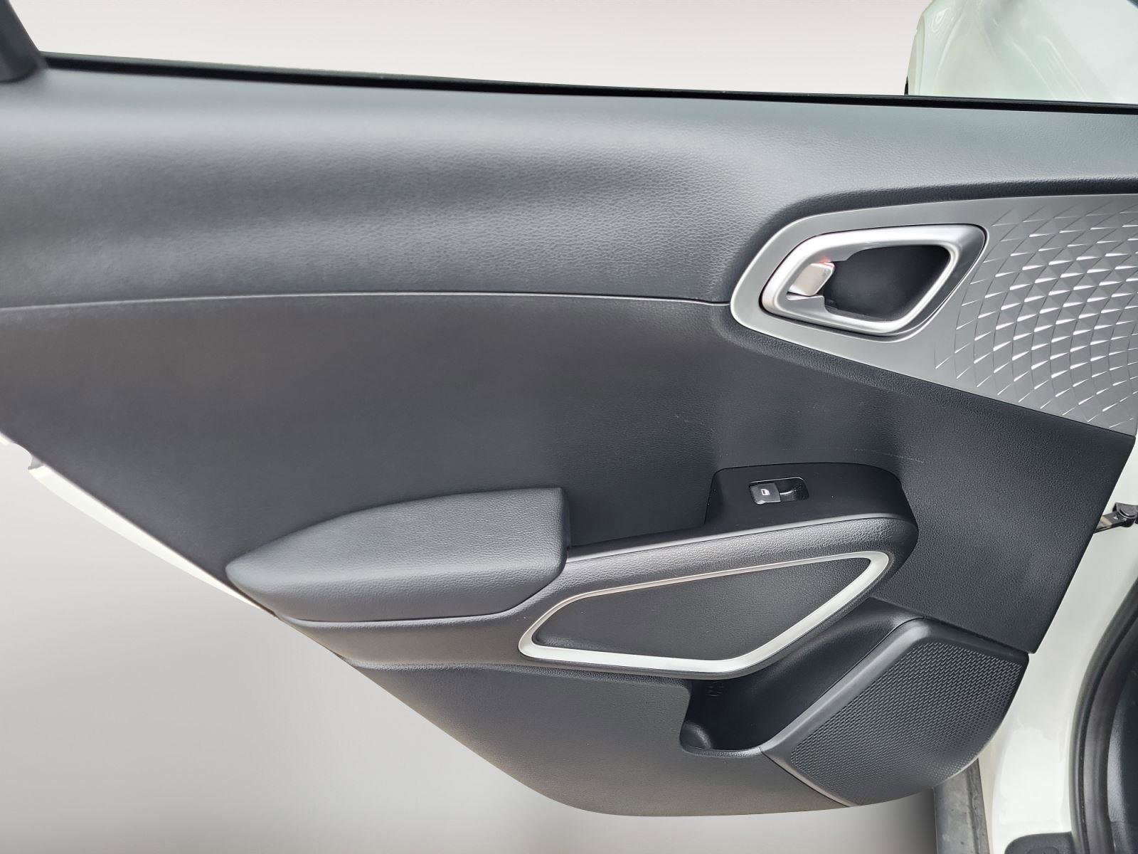 Used 2022 Kia Soul LX w/ Technology Package image 18