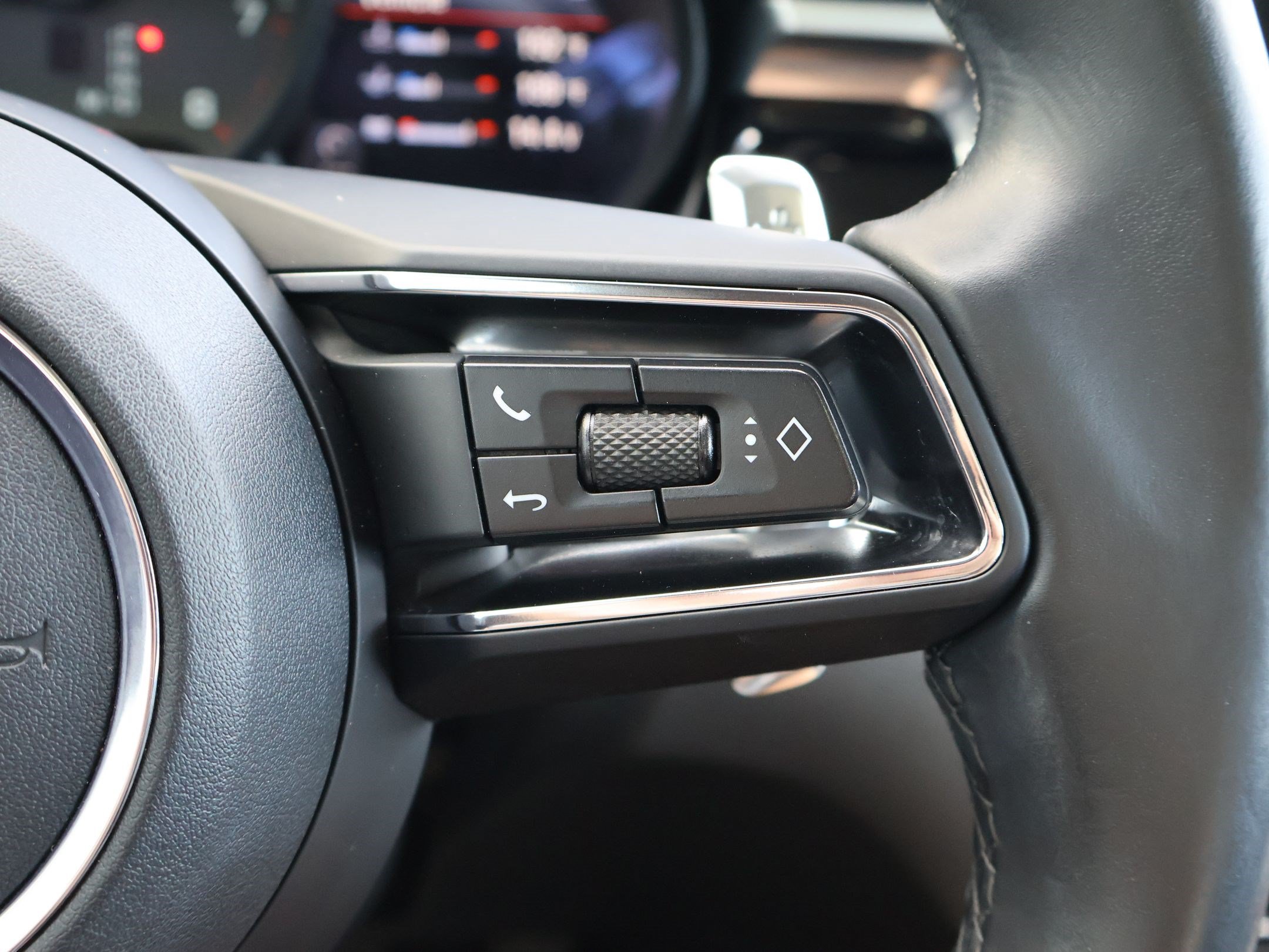 Used 2023 Porsche Macan AWD/4WD image 19