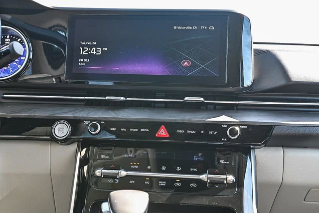 Used 2023 Kia Carnival EX image 14