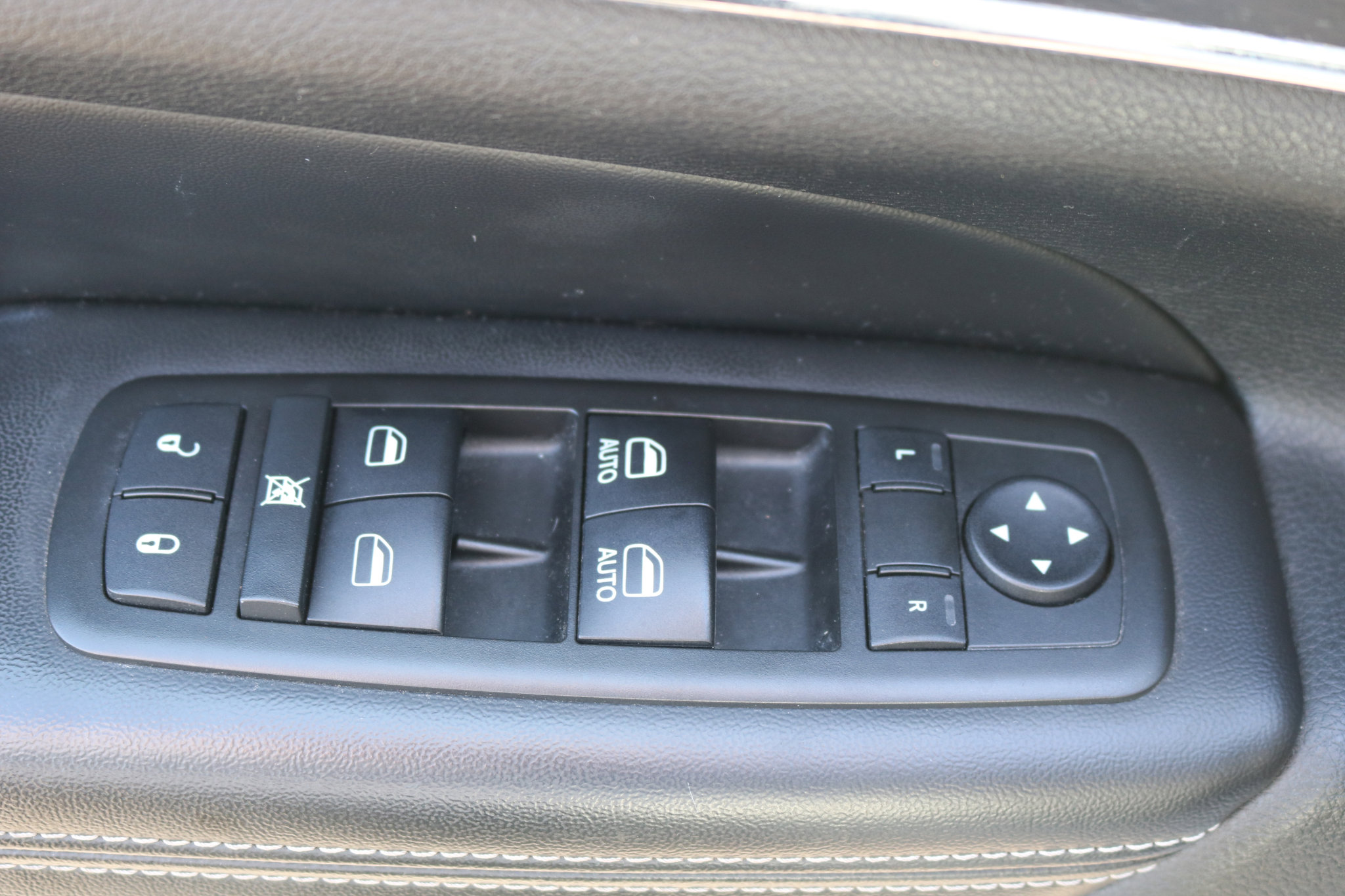 Used 2014 Jeep Grand Cherokee Limited image 15