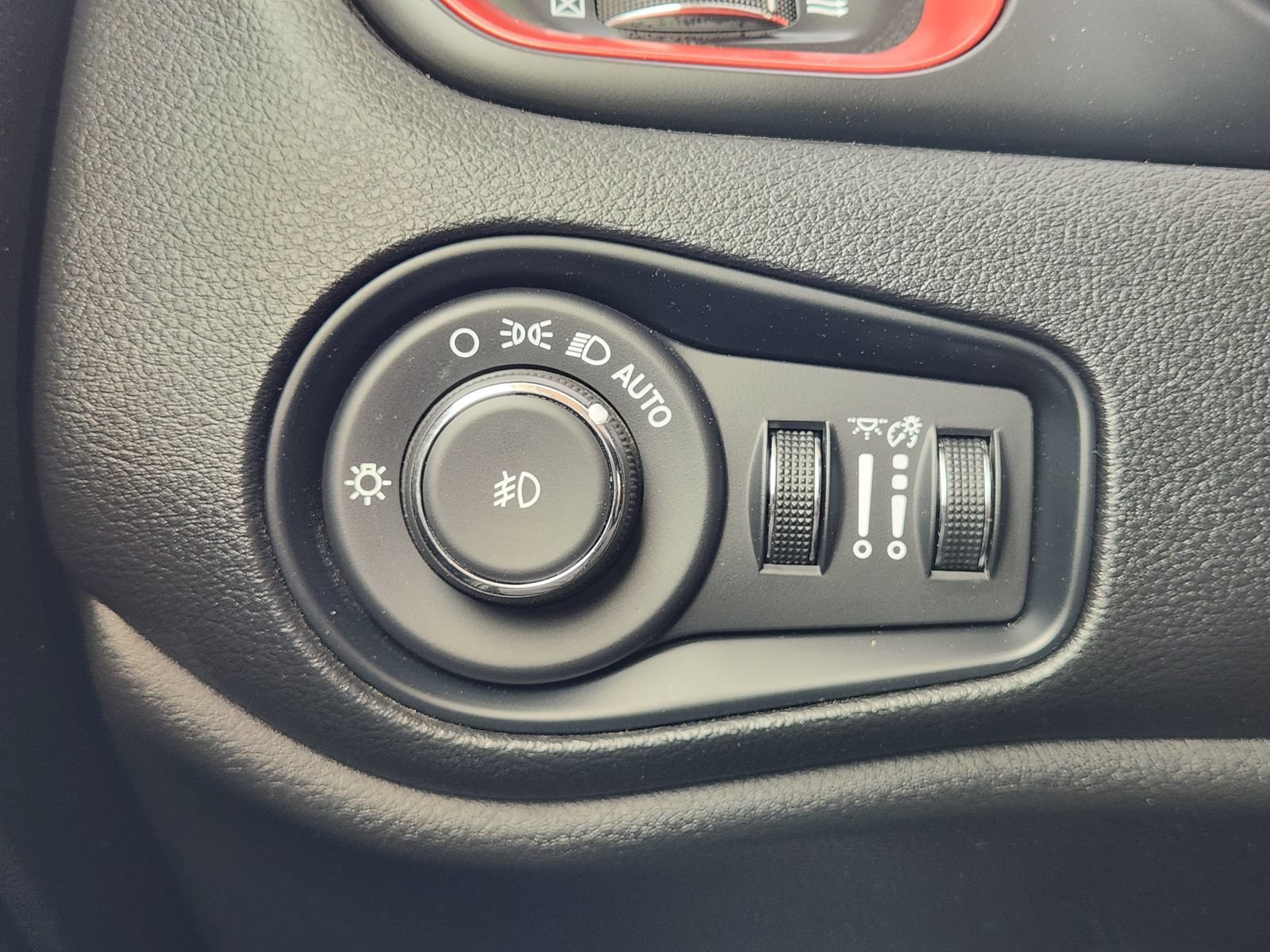 Used 2023 Jeep Renegade Trailhawk AWD/4WD image 21