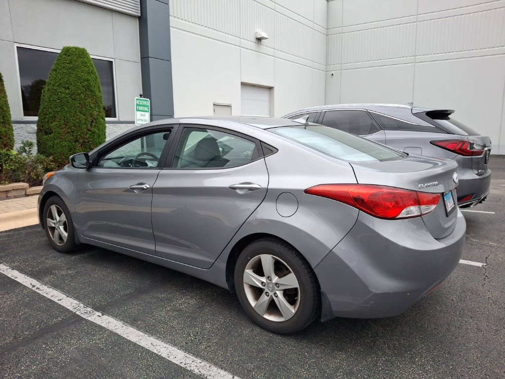 Used 2013 Hyundai Elantra GLS w/ Preferred Pkg FWD image 2
