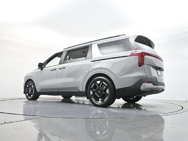 Used 2025 Kia Carnival EX FWD image 54