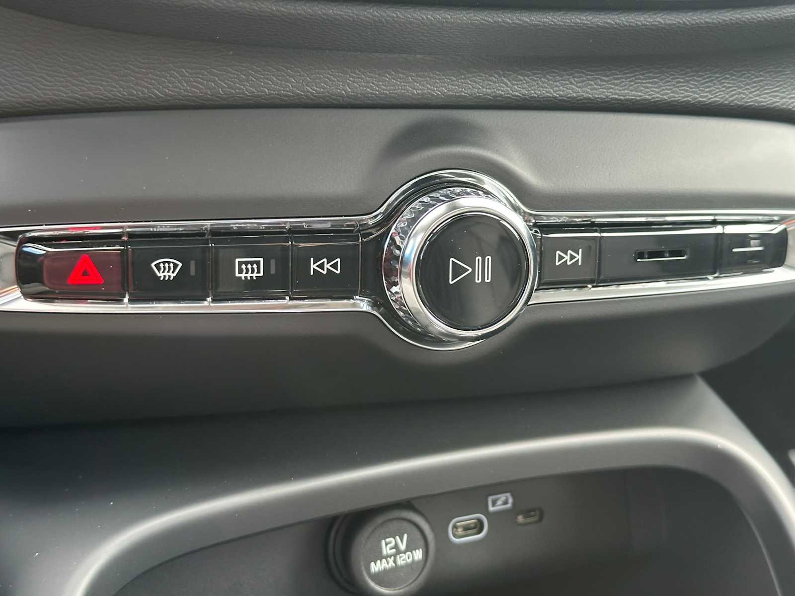 New 2026 Volvo XC40 B5 Ultra w/ Climate Package image 30