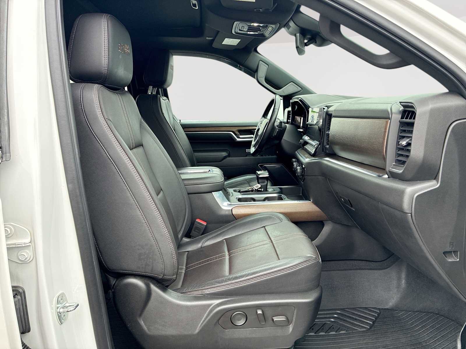 Certified 2022 Chevrolet Silverado 1500 High Country w/ Z71 Off-Road Package image 29