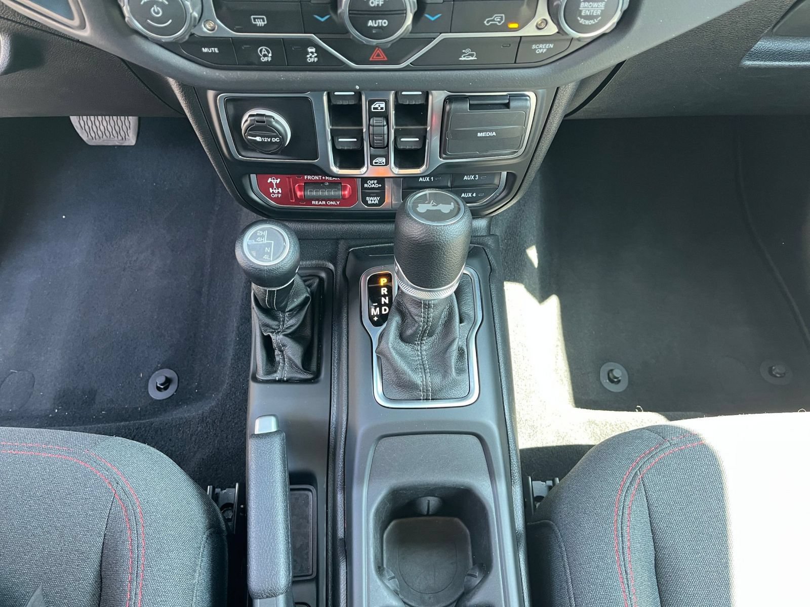 Used 2025 Jeep Wrangler Unlimited Rubicon AWD/4WD image 40