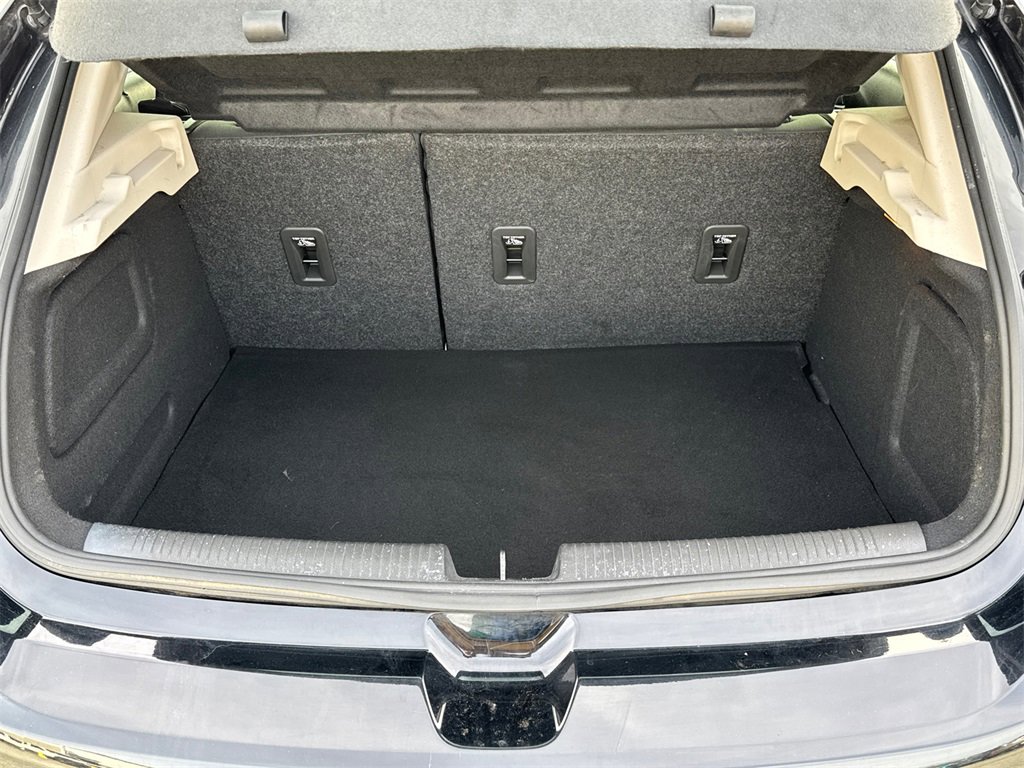 Used 2018 Chevrolet Cruze LT w/ Convenience Package image 18