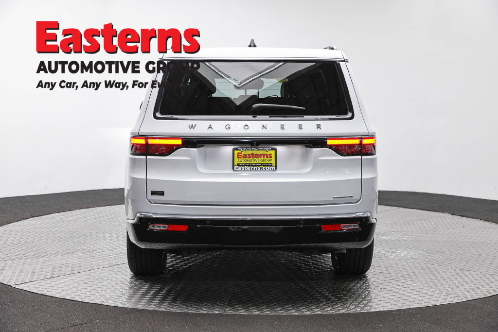 Used 2024 Jeep Wagoneer Series II w/ Flexible Seating Group RWD image 7