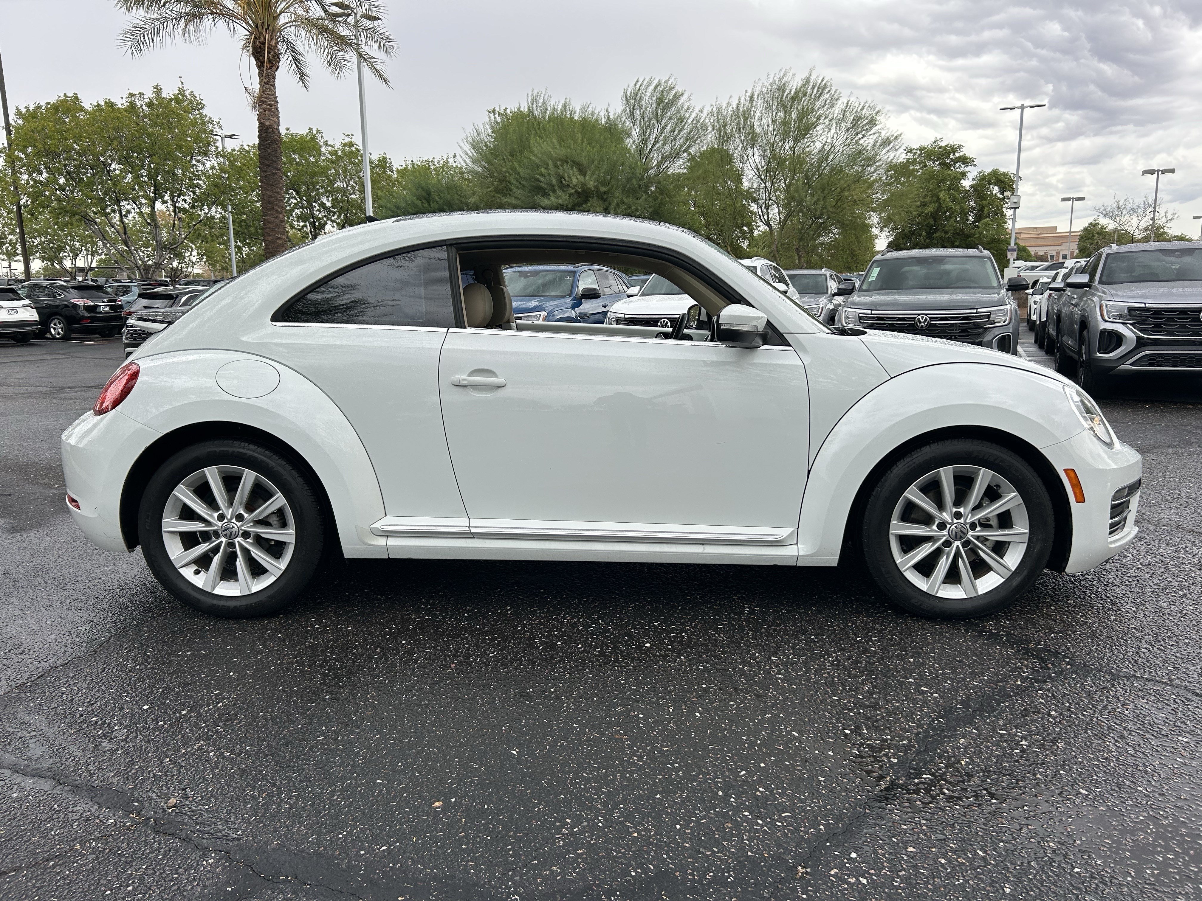 Used 2019 Volkswagen Beetle 2.0T SE FWD image 5