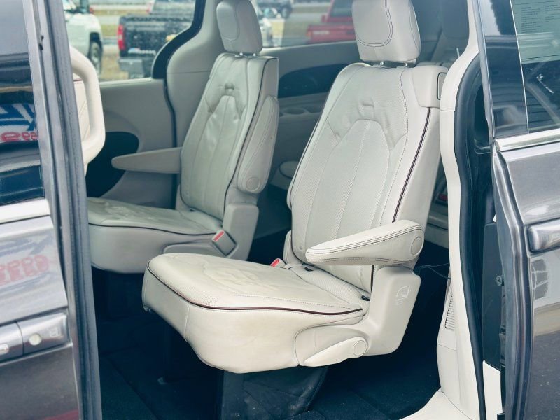 Used 2018 Chrysler Pacifica Limited w/ Advanced Safetytec Group image 11