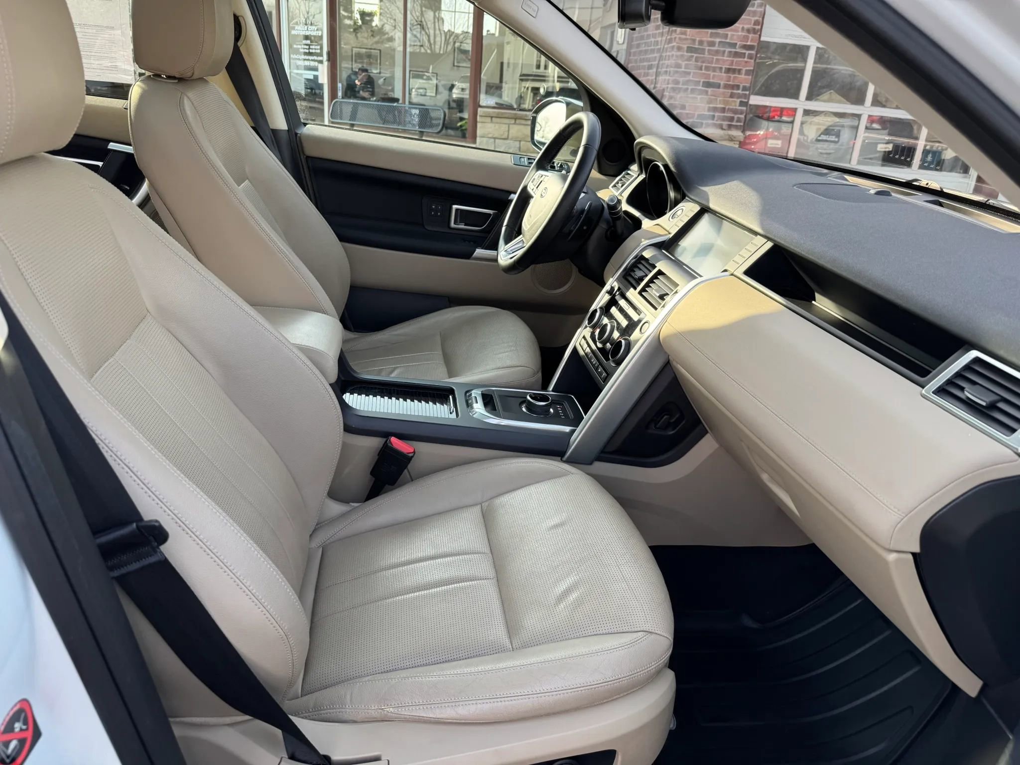 Used 2018 Land Rover Discovery Sport HSE image 45