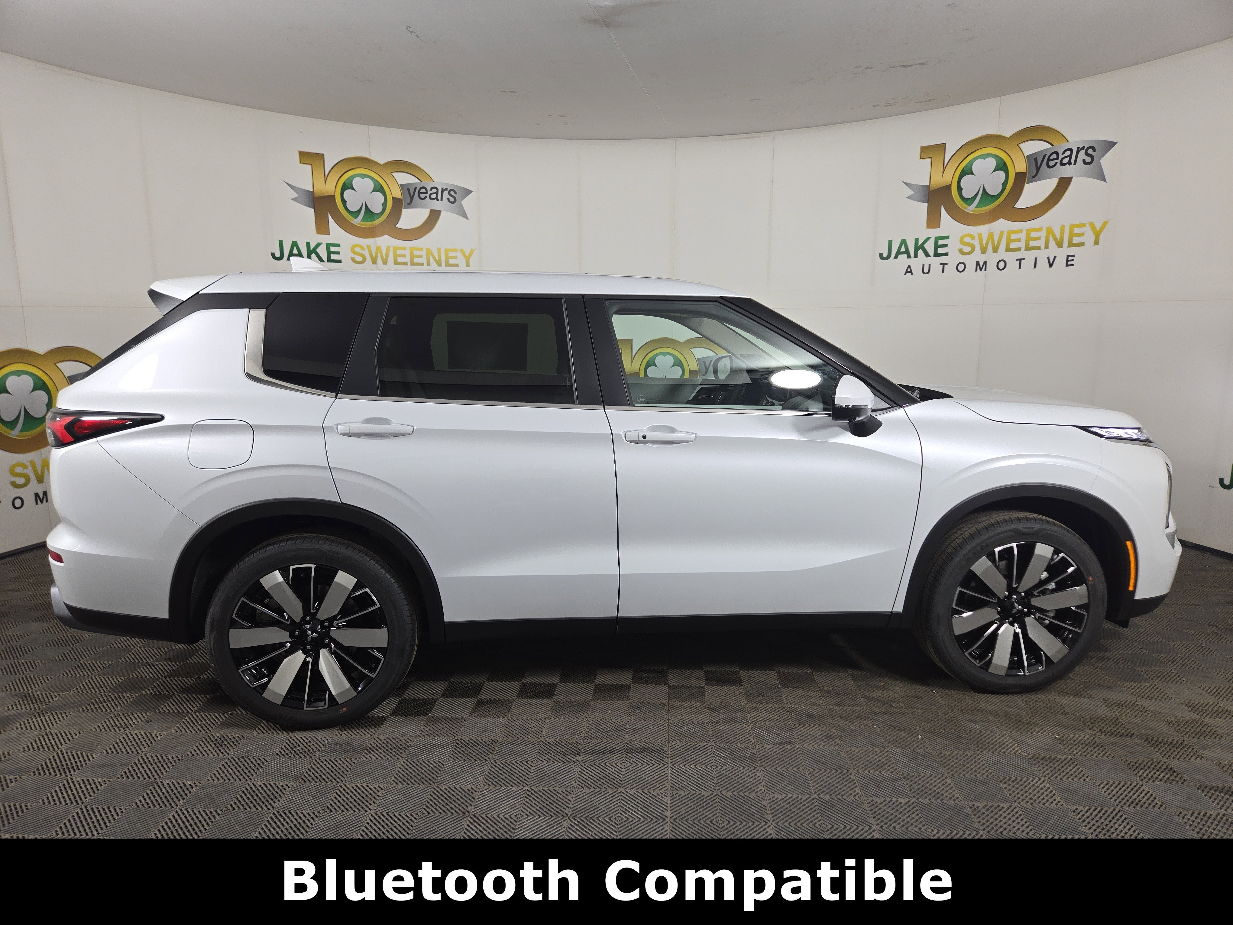 New 2026 Mitsubishi Outlander SE image 8