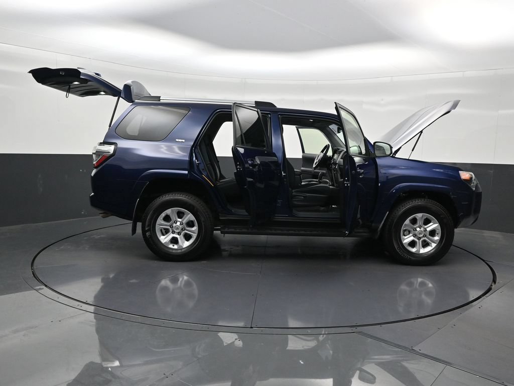 Used 2020 Toyota 4Runner SR5 AWD/4WD image 32