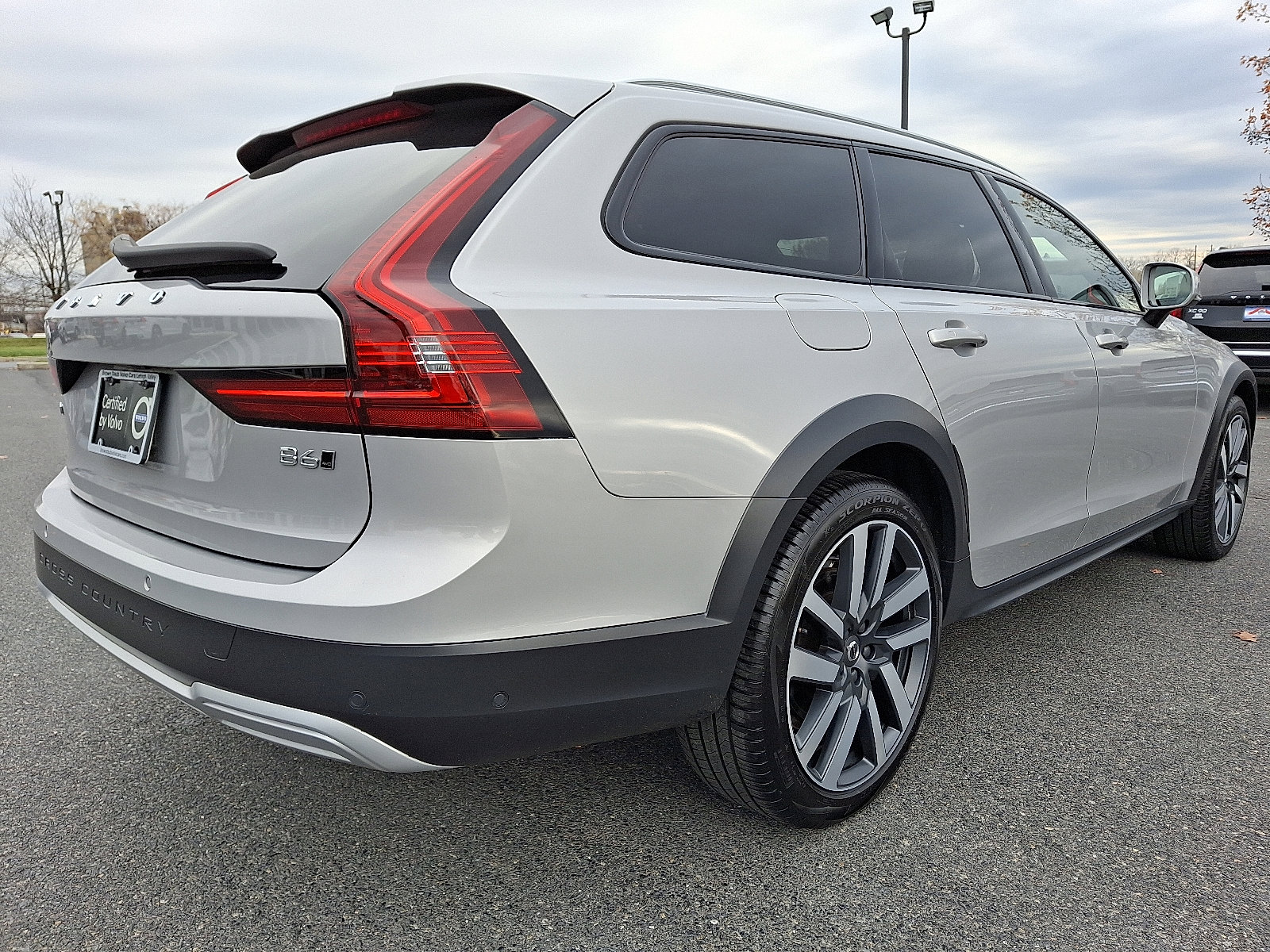 Used 2024 Volvo V90 B6 Cross Country Ultimate image 6