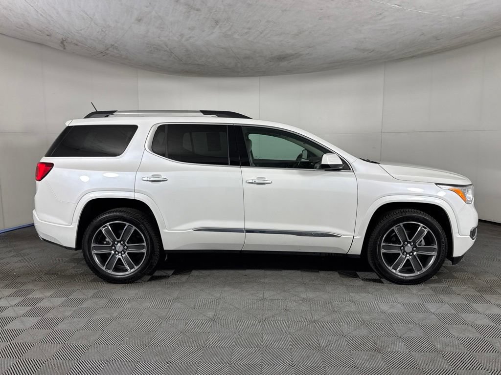 Used 2017 GMC Acadia Denali w/ Technology Package AWD/4WD image 4