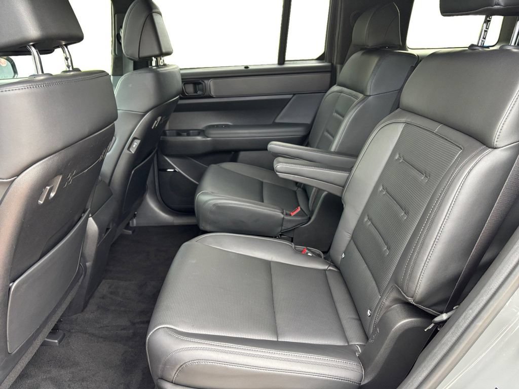 Used 2025 Hyundai Santa Fe Calligraphy AWD/4WD image 15