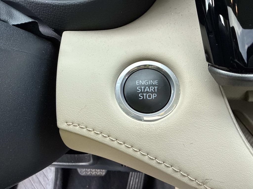 Used 2024 Toyota Highlander Limited AWD/4WD image 36