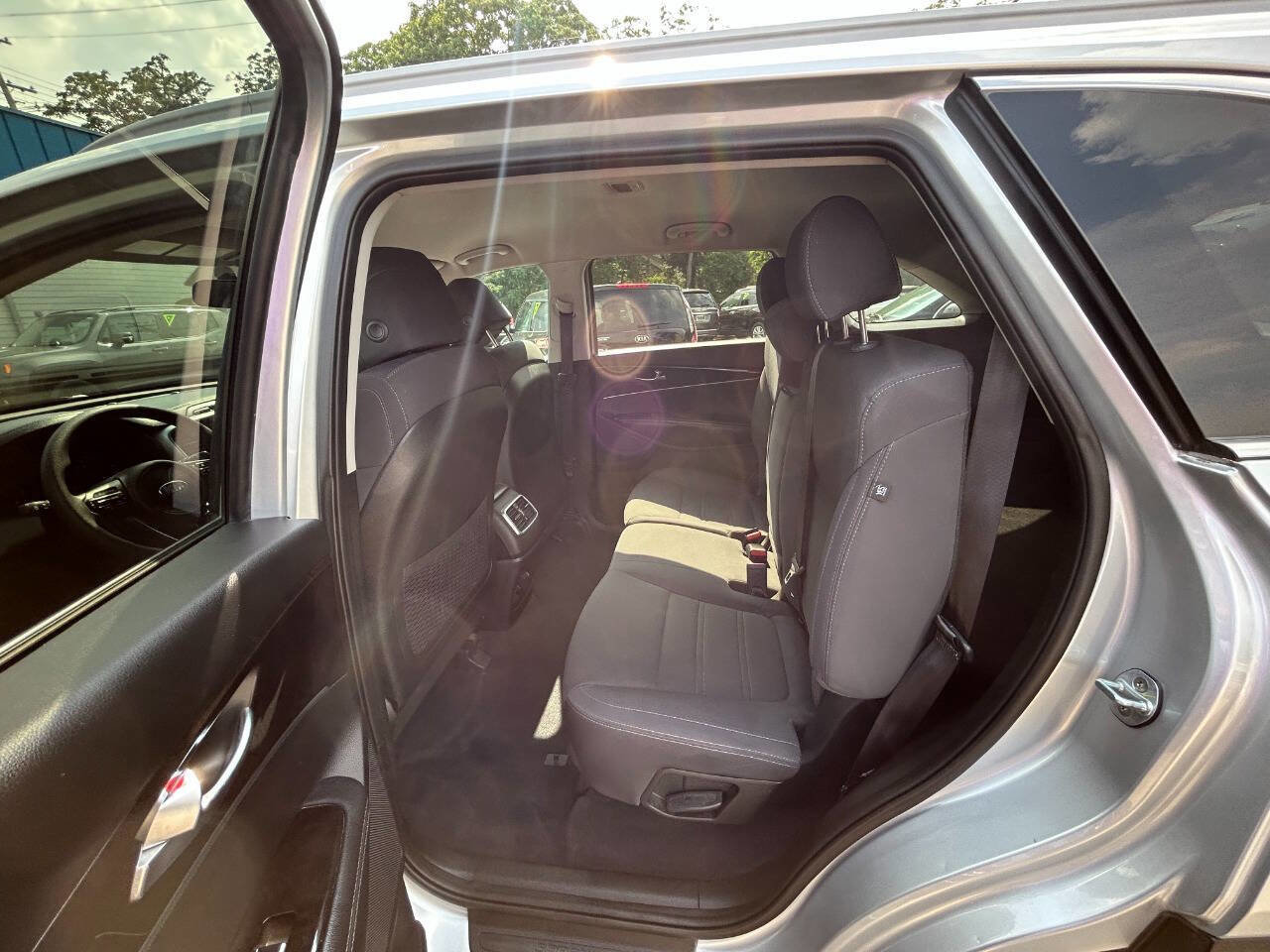 Used 2017 Kia Sorento FWD image 7