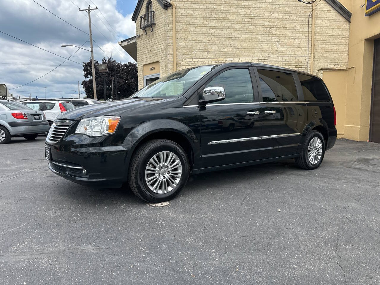 Used 2015 Chrysler Town & Country Touring-L w/ Driver Convenience Group