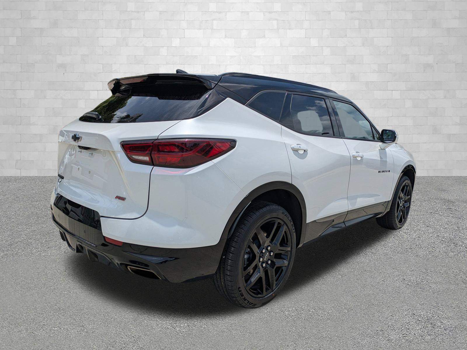 Used 2024 Chevrolet Blazer RS w/ Driver Confidence II Package FWD image 2