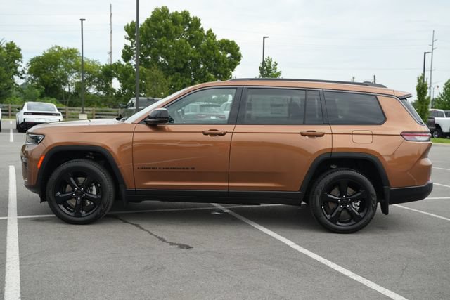 New 2026 Jeep Grand Cherokee L Limited w/ Limited Altitude Package AWD/4WD image 4