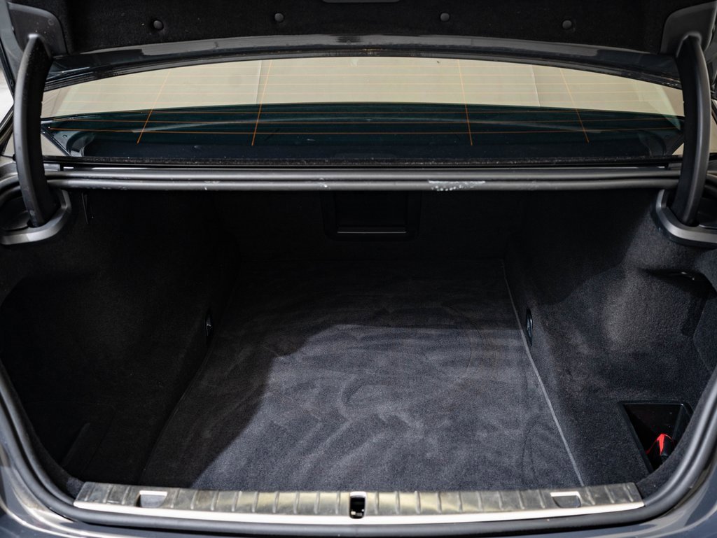 Used 2022 BMW M760i xDrive w/ Luxury Rear Seating Package image 18
