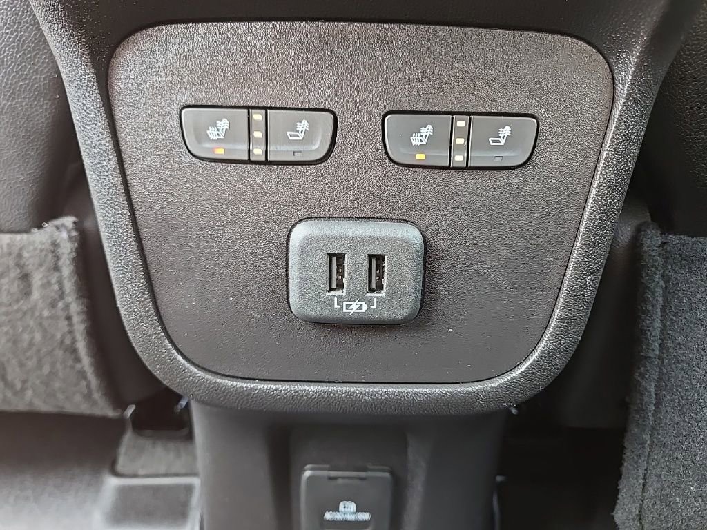 Used 2024 Chevrolet Equinox Premier image 41