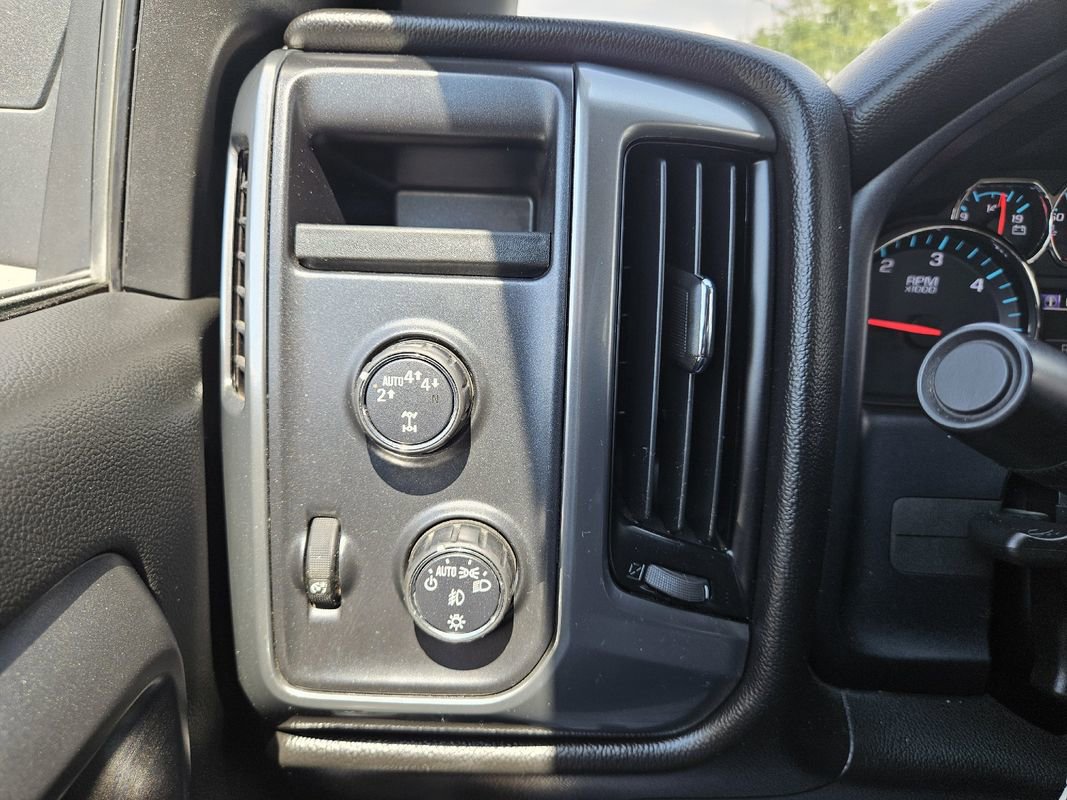 Used 2017 Chevrolet Silverado 1500 LT w/ LT Eassist Package AWD/4WD image 20