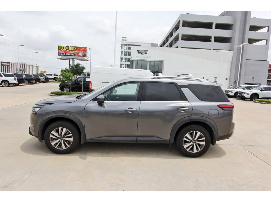 Used 2023 Nissan Pathfinder SL FWD image 3