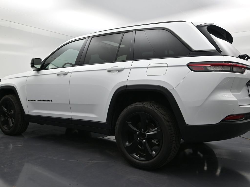 Used 2022 Jeep Grand Cherokee Altitude RWD image 23