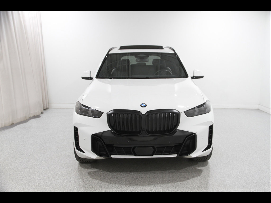 Used 2024 BMW X5 xDrive40i w/ M Sport Package image 2