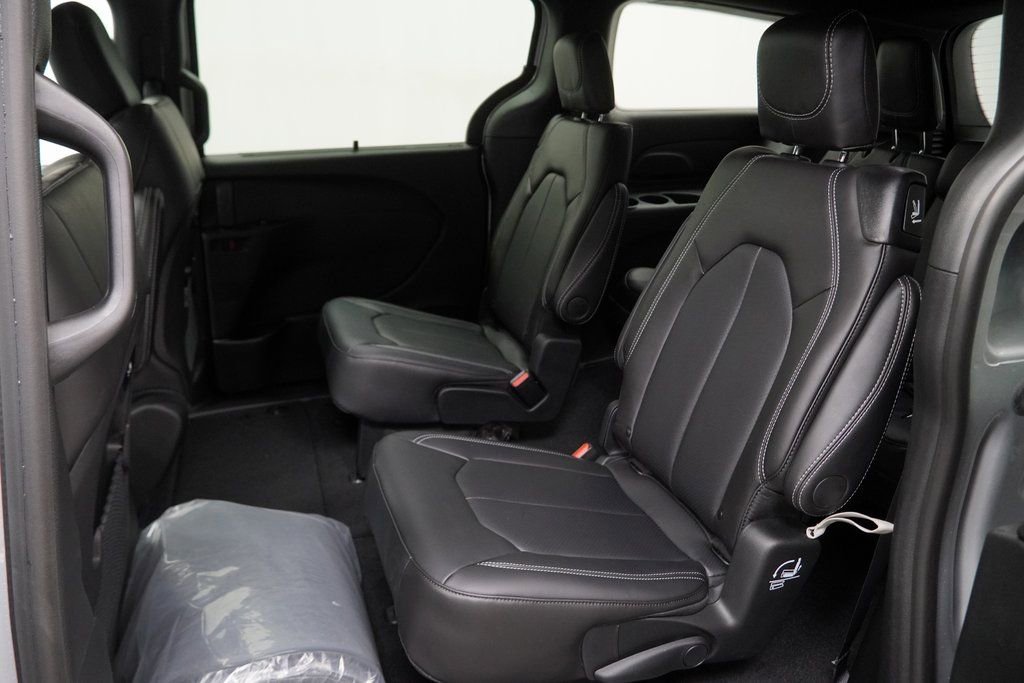 New 2026 Chrysler Pacifica Select image 19