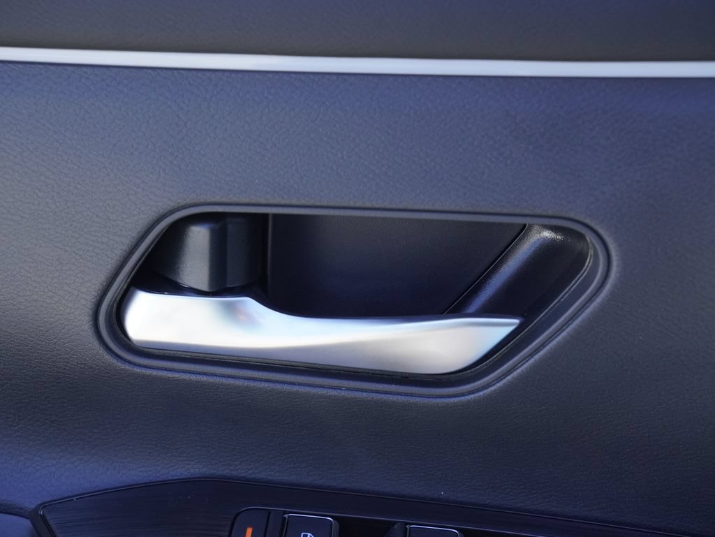 New 2026 Nissan Kicks SR FWD image 8