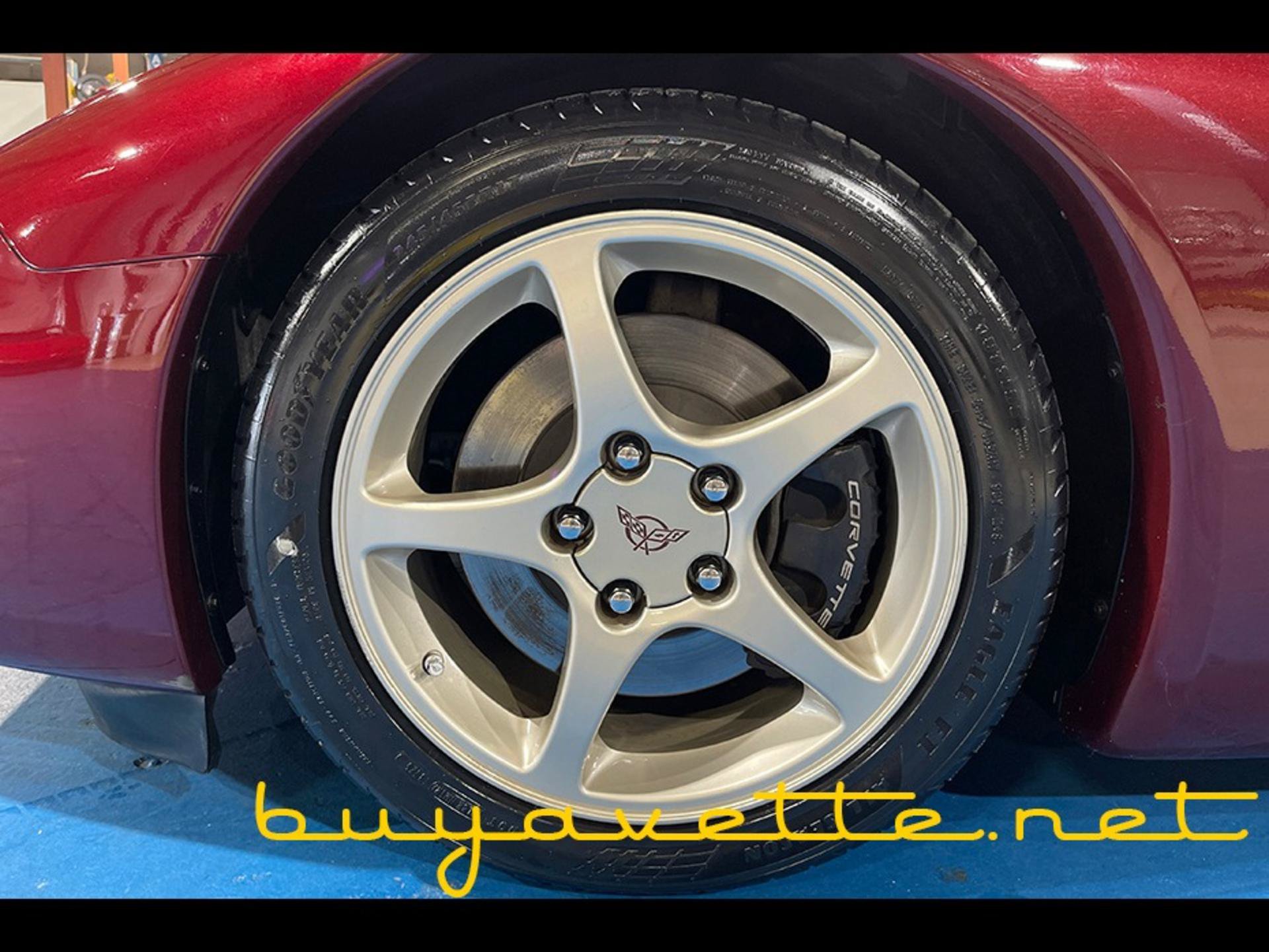 Used 2003 Chevrolet Corvette Coupe w/ Preferred Equipment Group RWD image 10