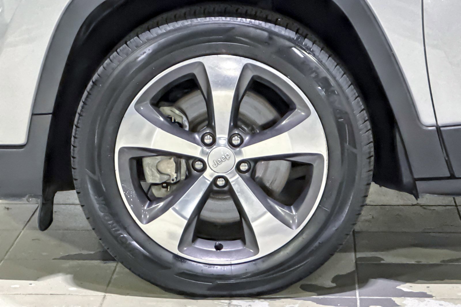 Used 2019 Jeep Cherokee Limited FWD image 11