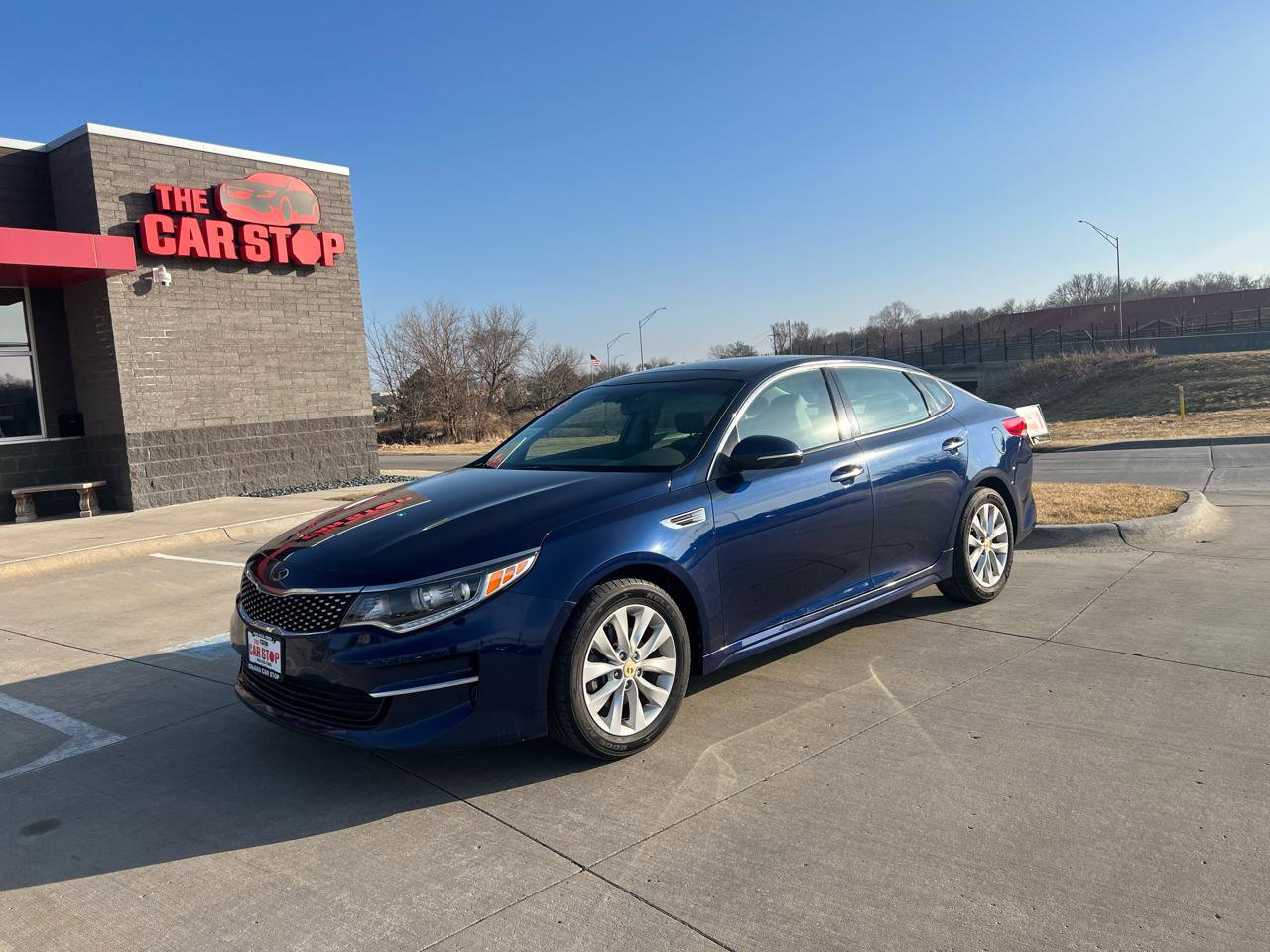 Used 2018 Kia Optima EX w/ Premium Package image 2