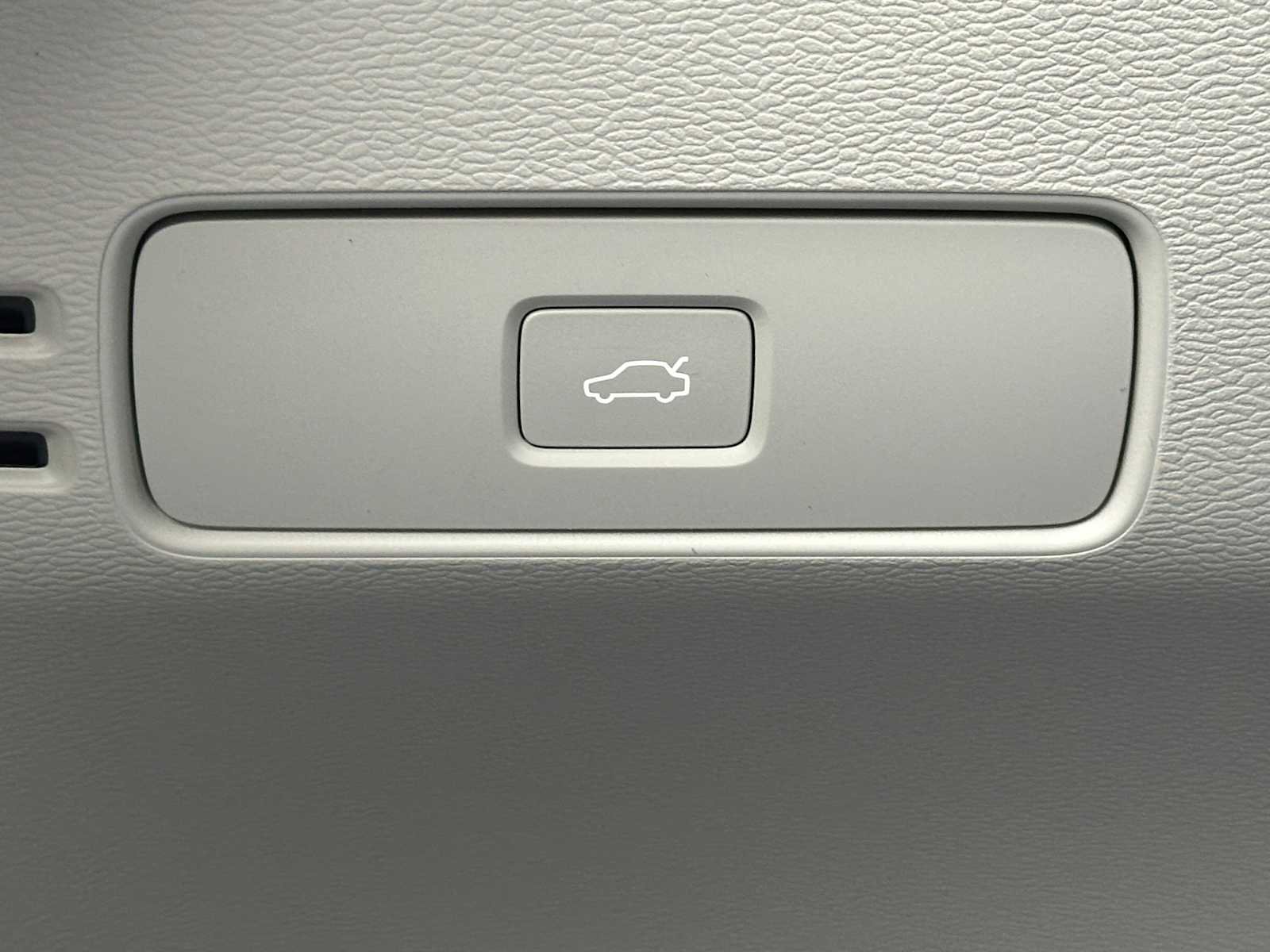 New 2026 Volvo XC40 B5 Plus w/ Protection Package Premier image 32