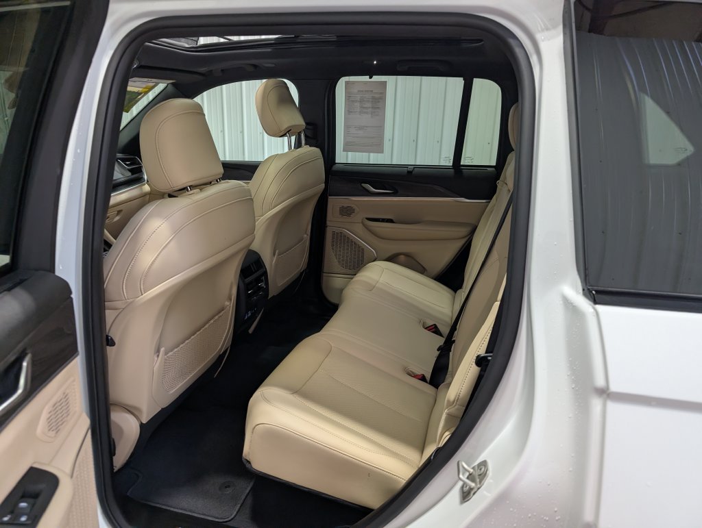 Used 2023 Jeep Grand Cherokee 4WD 4xe w/ Luxury Tech Group II image 10