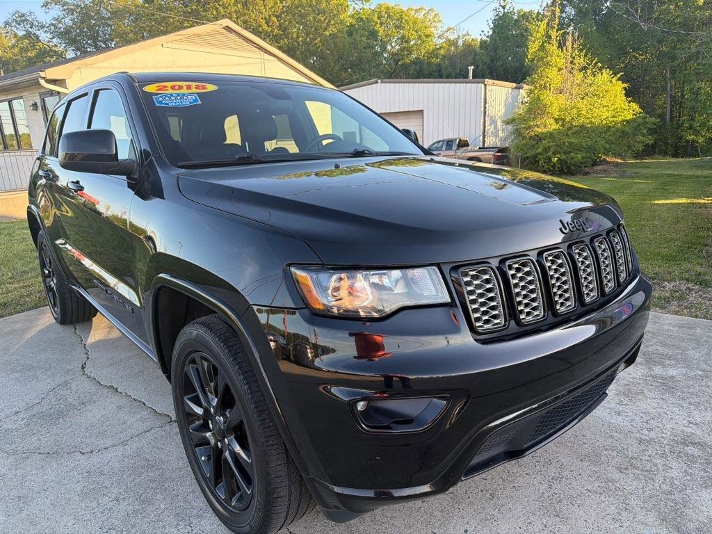 Used 2018 Jeep Grand Cherokee Altitude AWD/4WD image 2