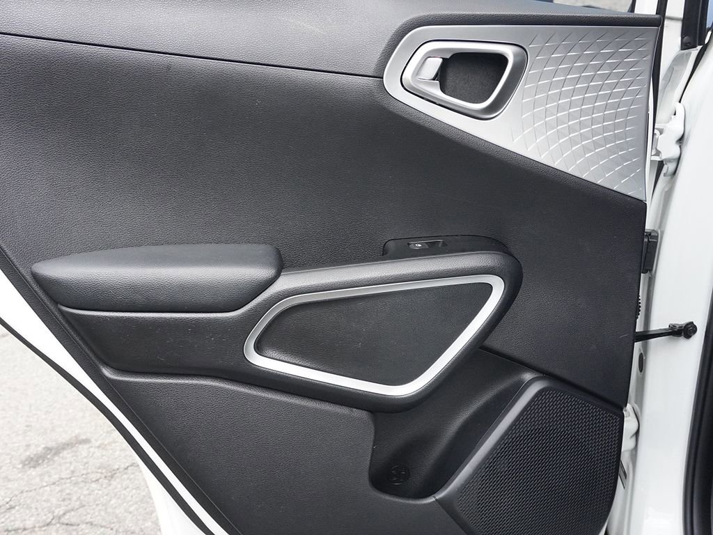 Used 2020 Kia Soul LX FWD image 17