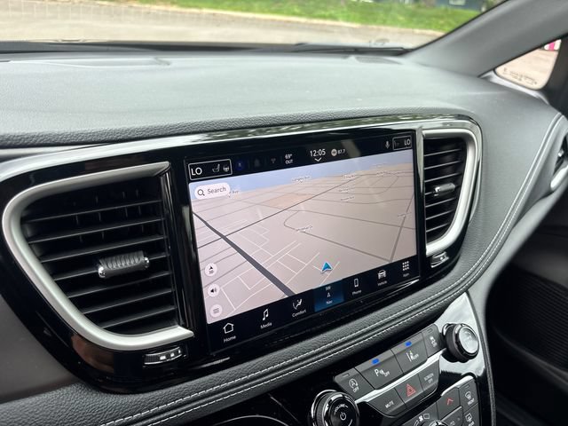 New 2027 Chrysler Pacifica Select w/ Family Tech Group FWD image 22