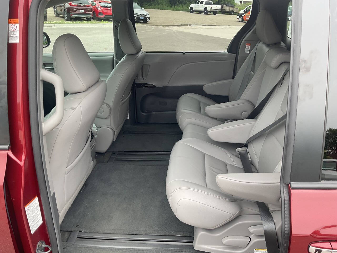 Used 2015 Toyota Sienna XLE FWD image 28