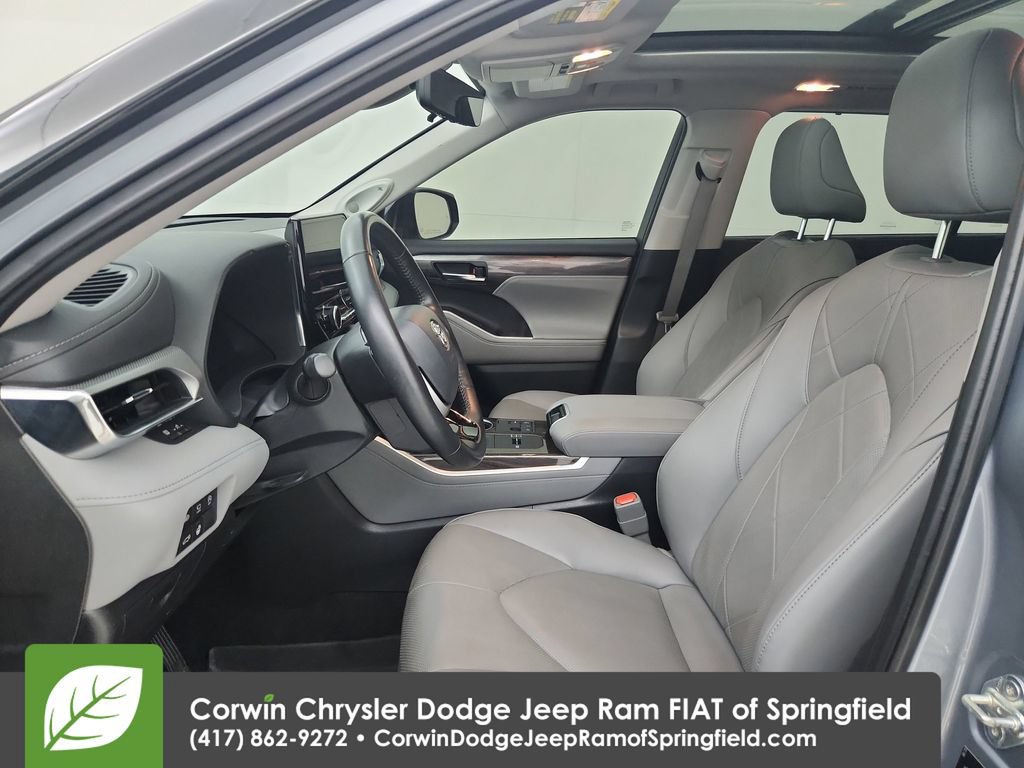 Used 2023 Toyota Highlander Platinum FWD image 19