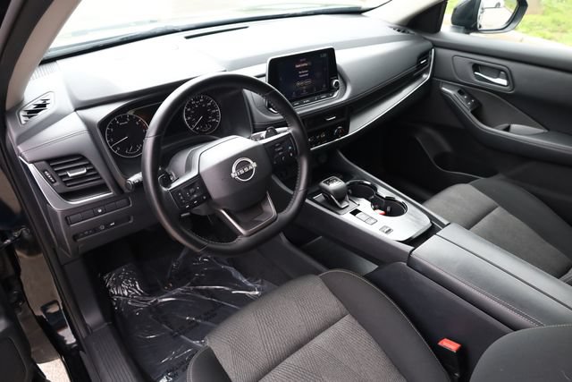 Certified 2025 Nissan Rogue SV FWD image 12