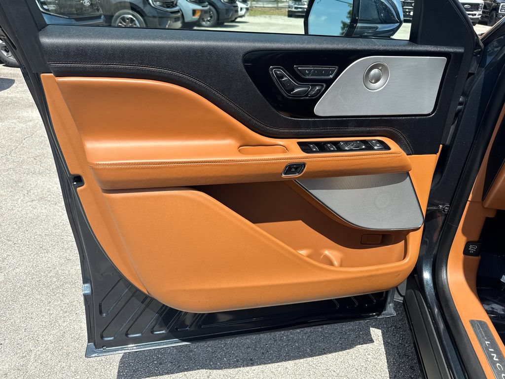 Used 2020 Lincoln Aviator Black Label AWD/4WD image 14