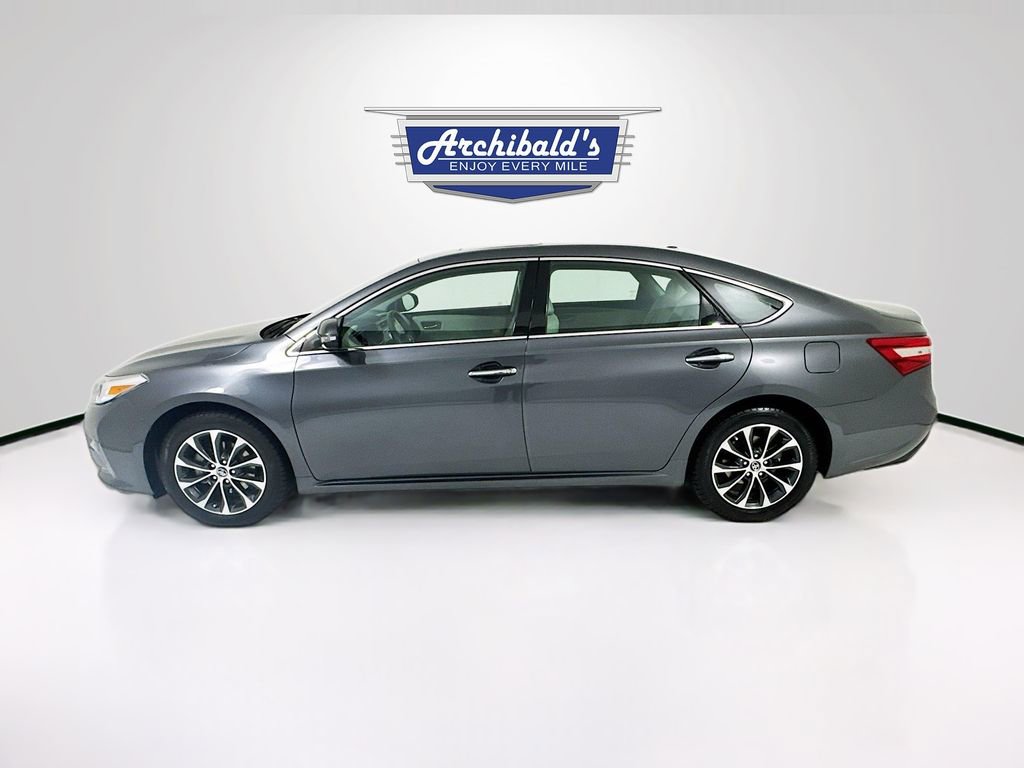 Used 2018 Toyota Avalon XLE Premium w/ Carpet Mat Package image 4